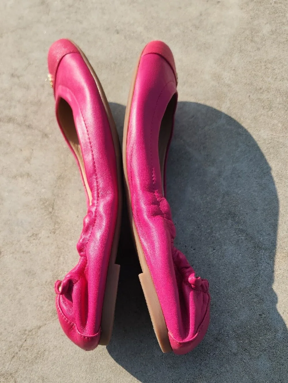 Tory Burch Women’s Pink Ballet Flats with Gold Tone Logo Accent size 8.5
